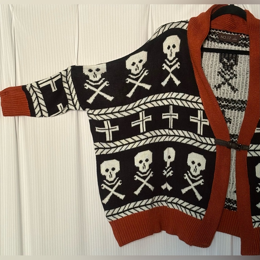 No. 17 Cardigan Skull Pattern Forearm Sleeve Single Buckle Closure Boxy Oversize - Picture 4 of 14